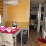 Vallee Du Paradis Κάμπινγκ 4*